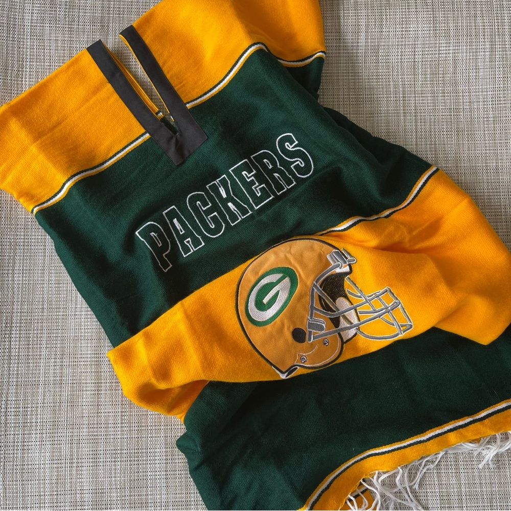Green Bay Packers Embroidered Poncho